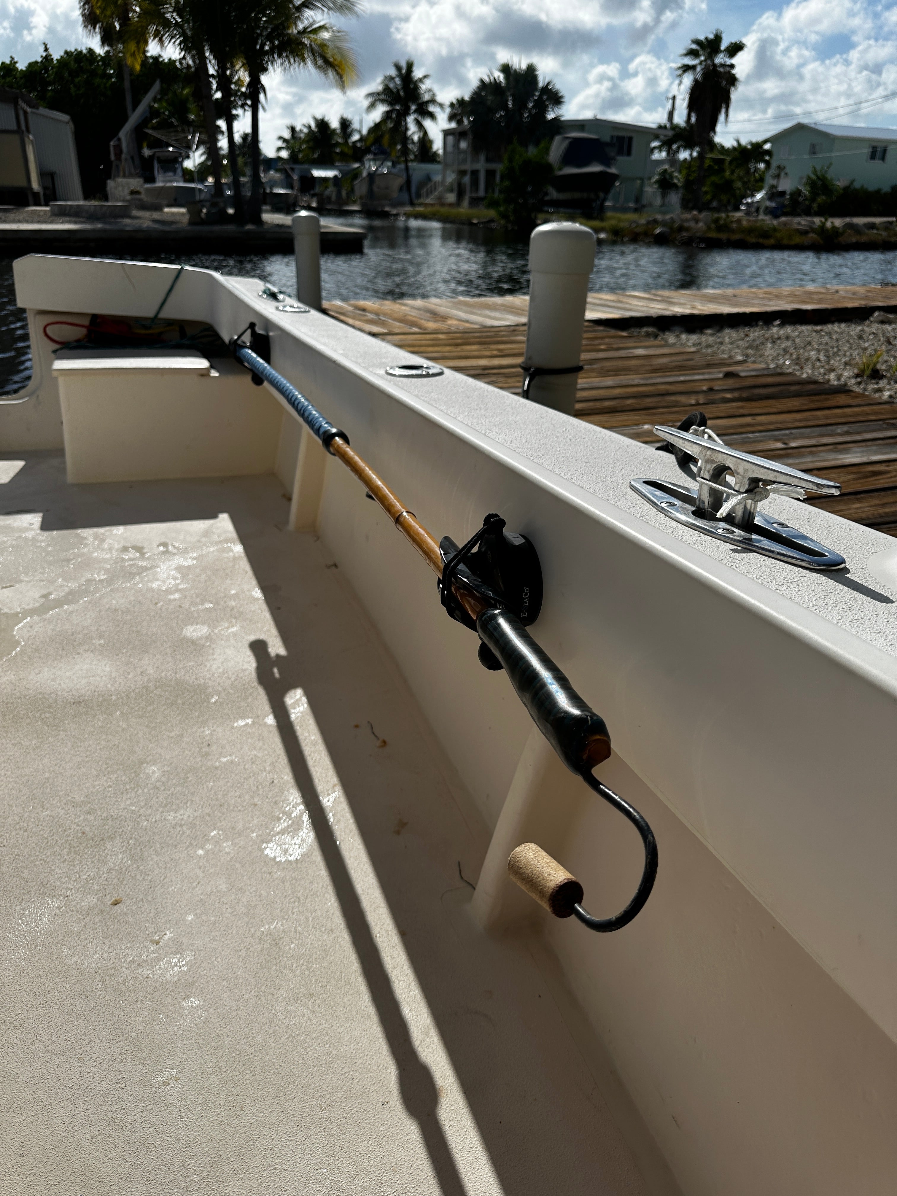 E-Sea Paddle Holder-Suction Mounted Paddle and Utility Clip - Keep Casting Fishing & Outdoors