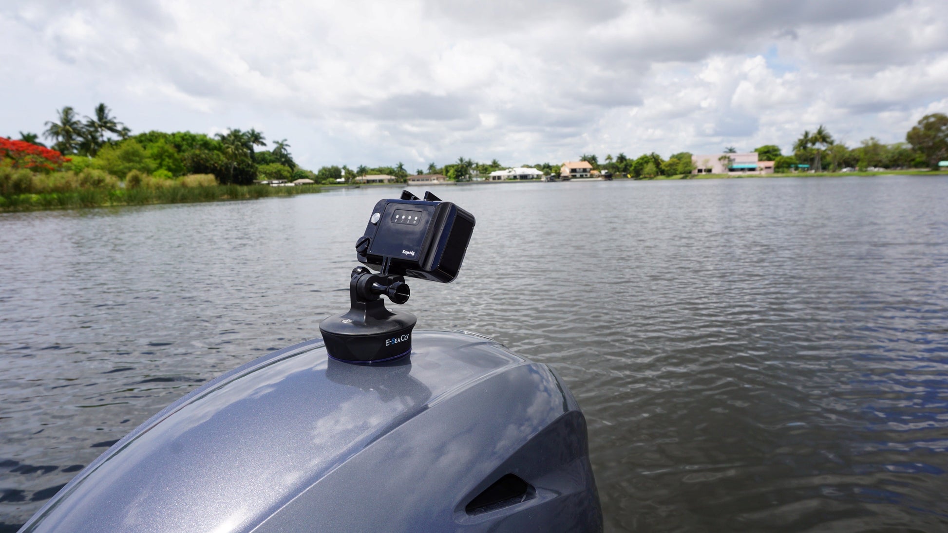 E-Sea Light- Suction Mounted Waterproof Floodlight - Keep Casting Fishing & Outdoors