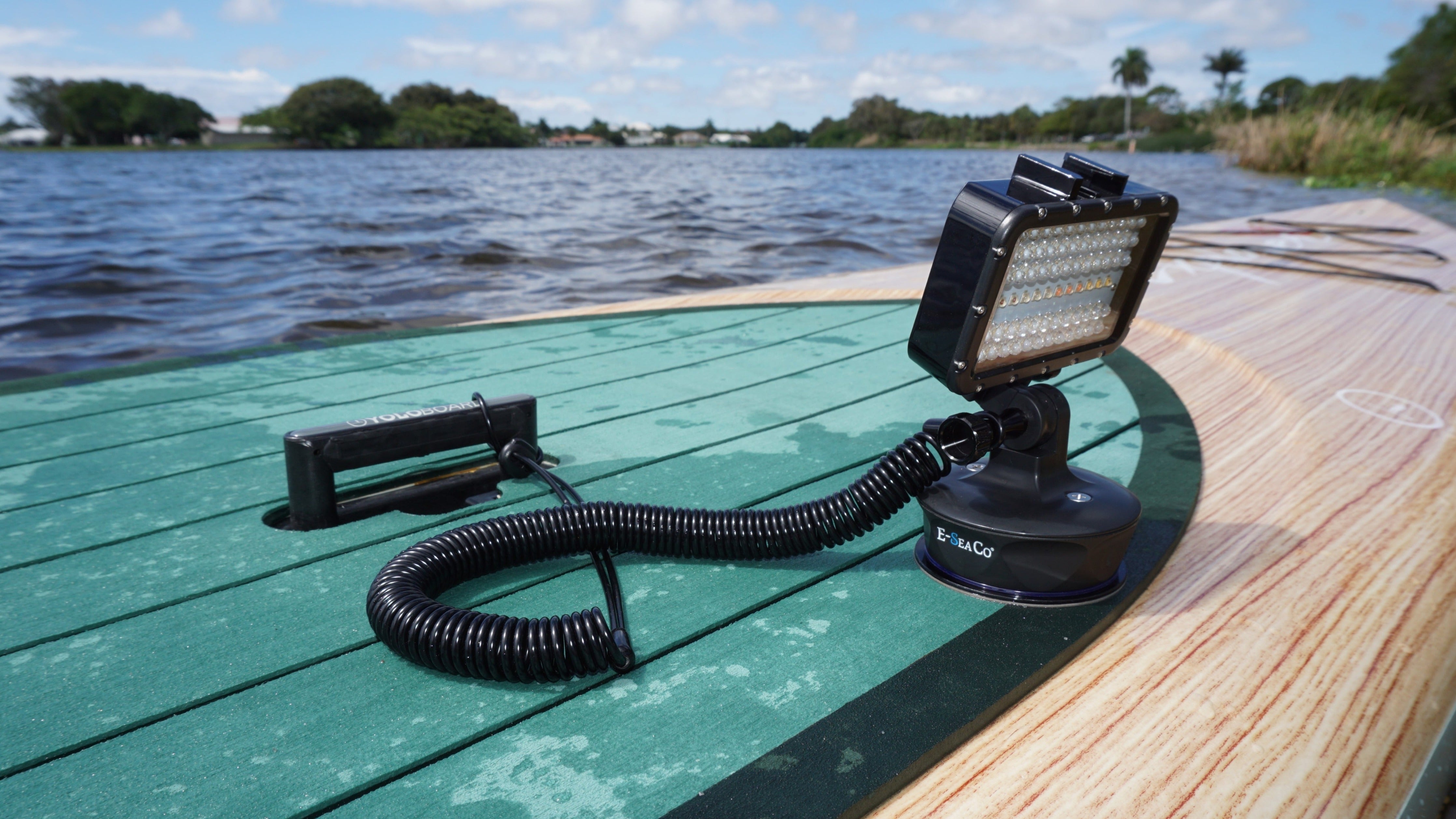 E-Sea Light- Suction Mounted Waterproof Floodlight - Keep Casting Fishing & Outdoors